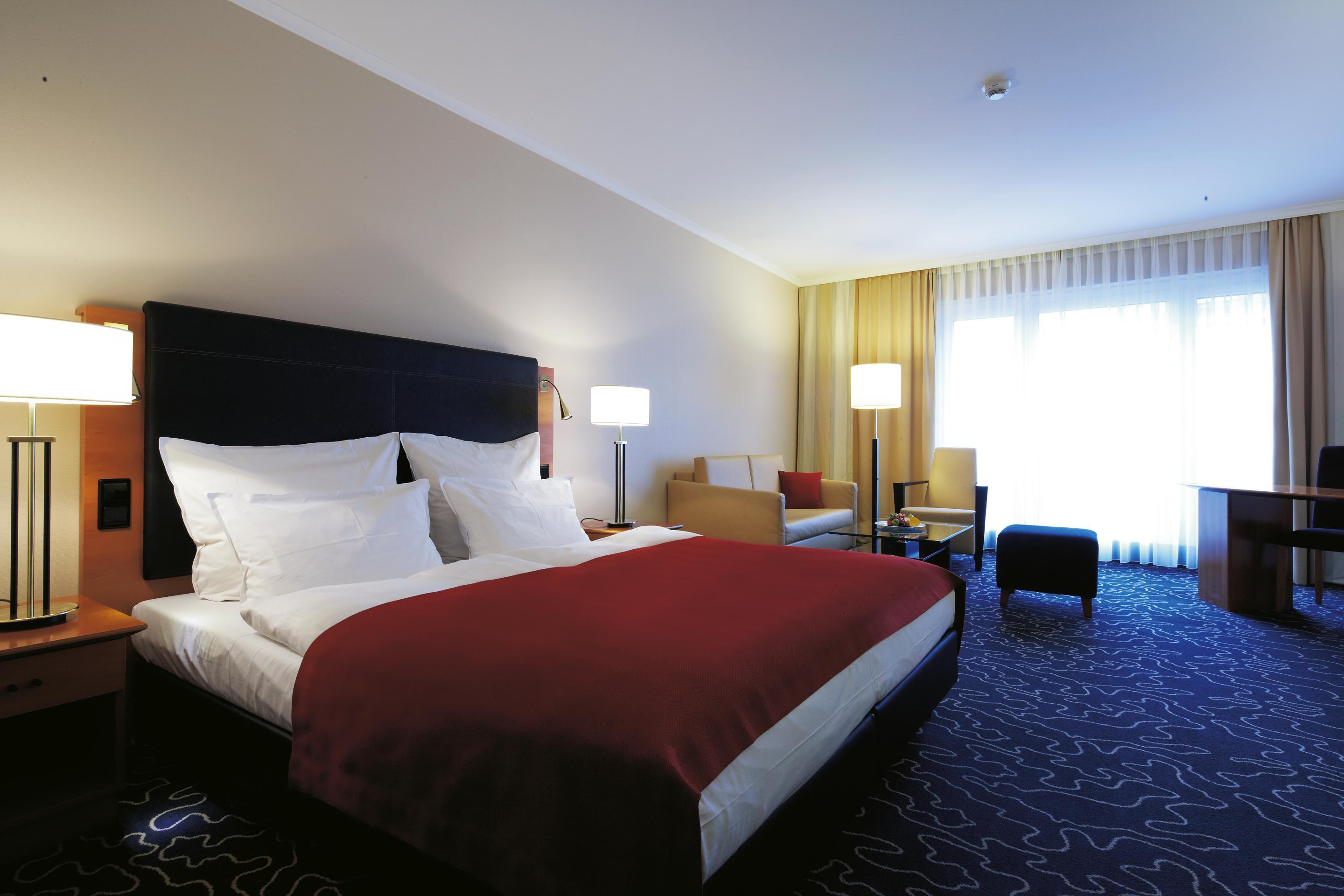 Steigenberger Hotel Hamburg Exterior photo A typical room at the hotel