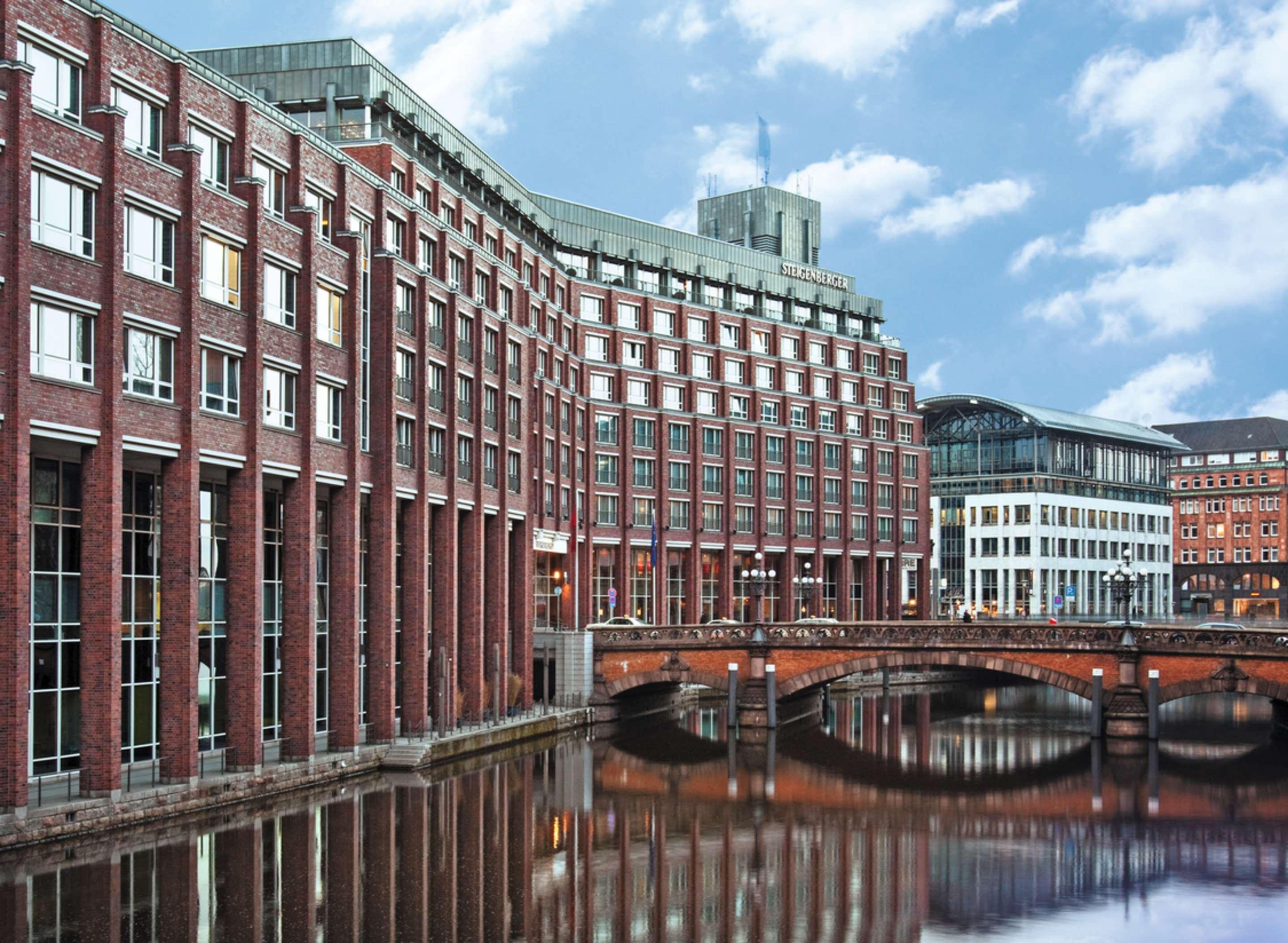 Steigenberger Hotel Hamburg Exterior photo The Internationales Handelszentrum