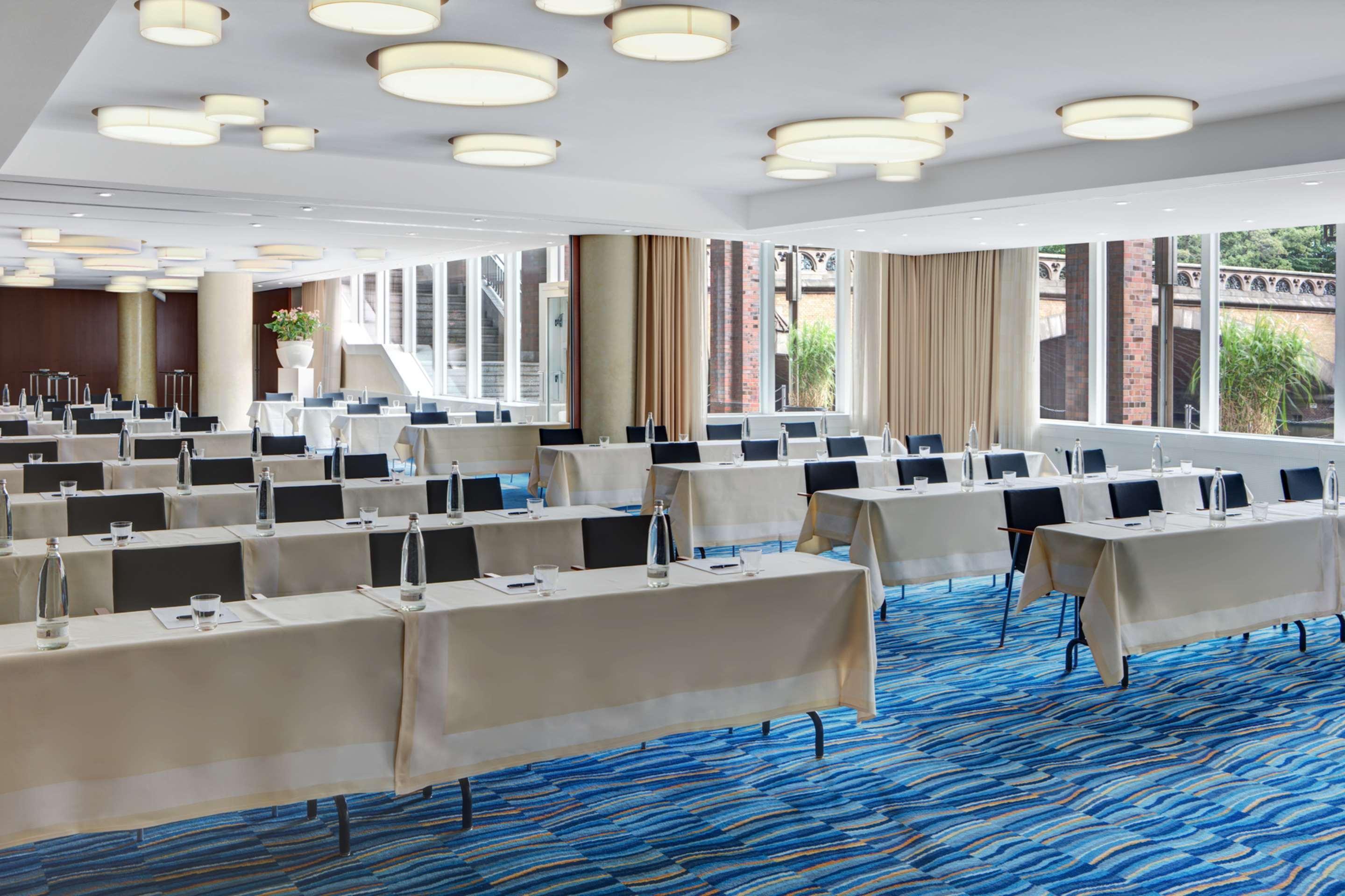 Steigenberger Hotel Hamburg Exterior photo Meeting room