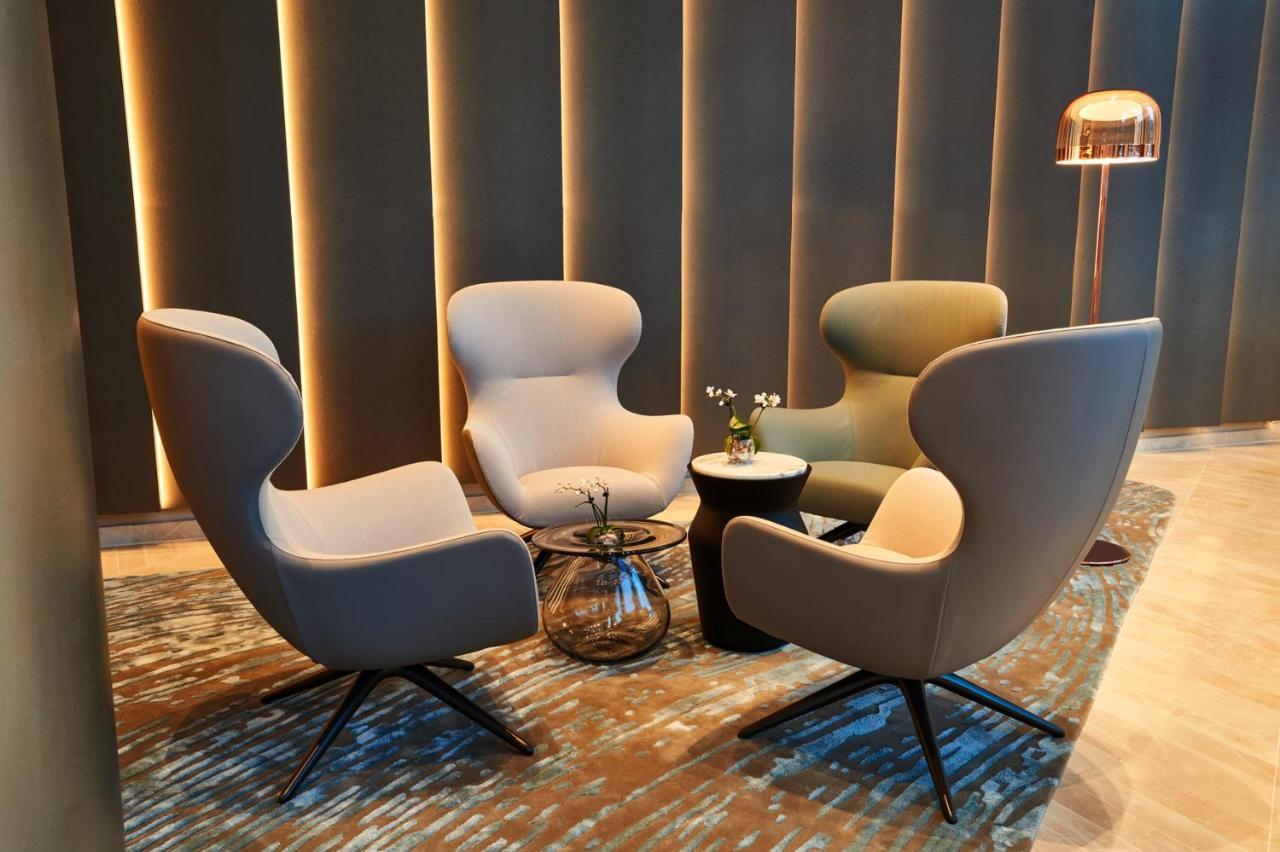 Steigenberger Hotel Hamburg Exterior photo The lounge at the airport