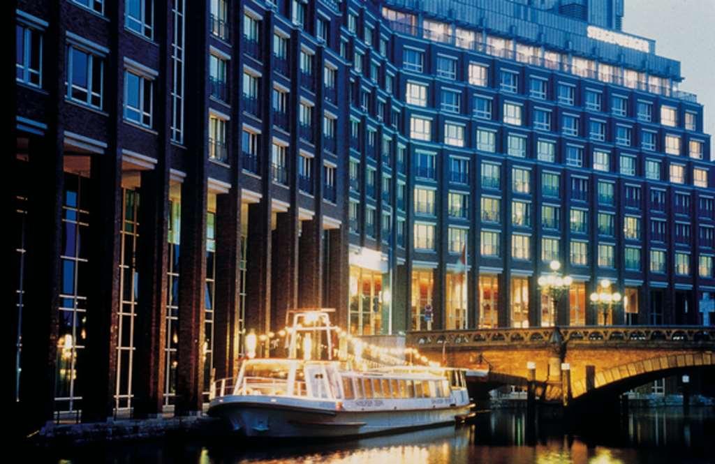 Steigenberger Hotel Hamburg Exterior photo The Westin Harbour Bridge