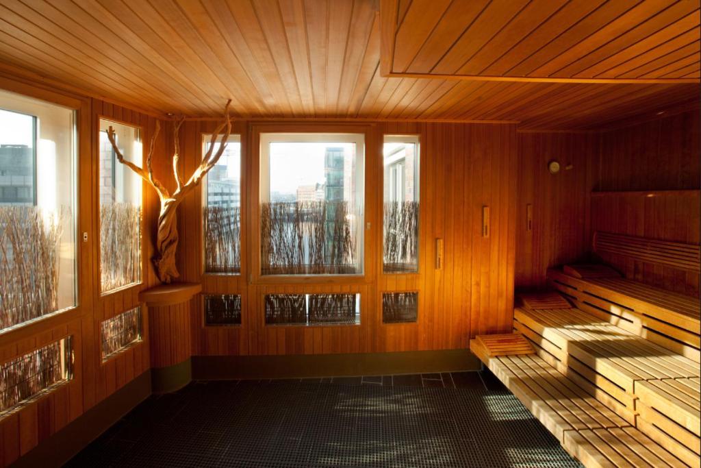 Steigenberger Hotel Hamburg Exterior photo Sauna at the Hotel de Ville