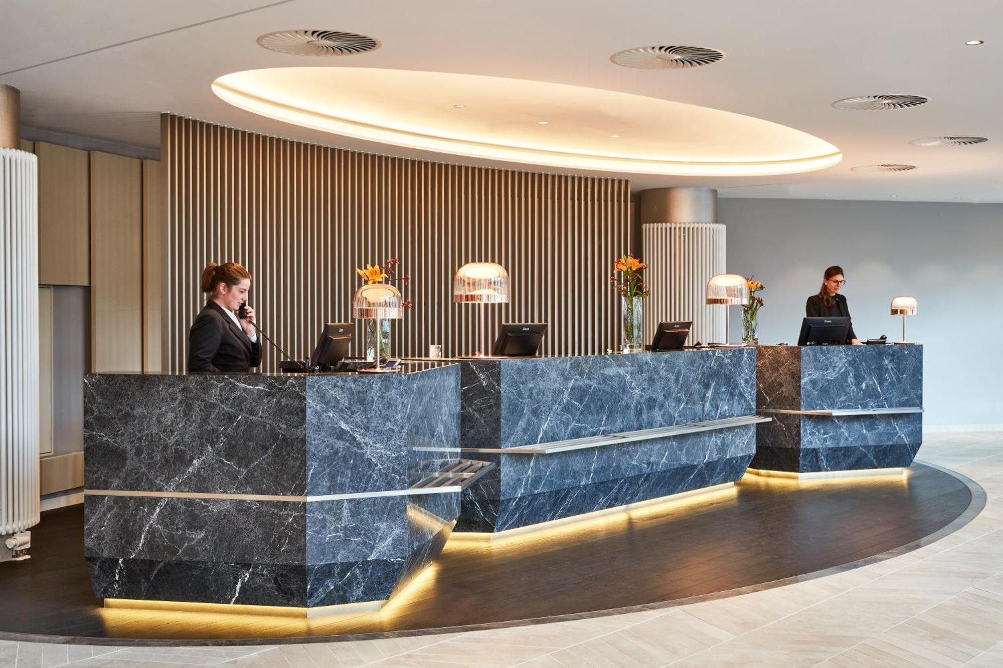 Steigenberger Hotel Hamburg Exterior photo Reception desk at the InterContinental Berlin