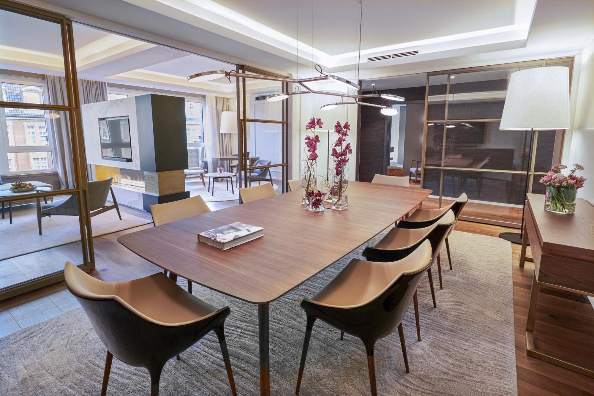 Steigenberger Hotel Hamburg Exterior photo The interior of the 2018-built 1000m² clubhouse