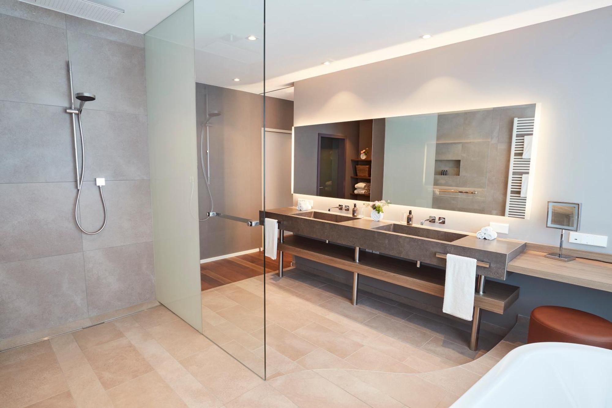 Steigenberger Hotel Hamburg Exterior photo Bathroom