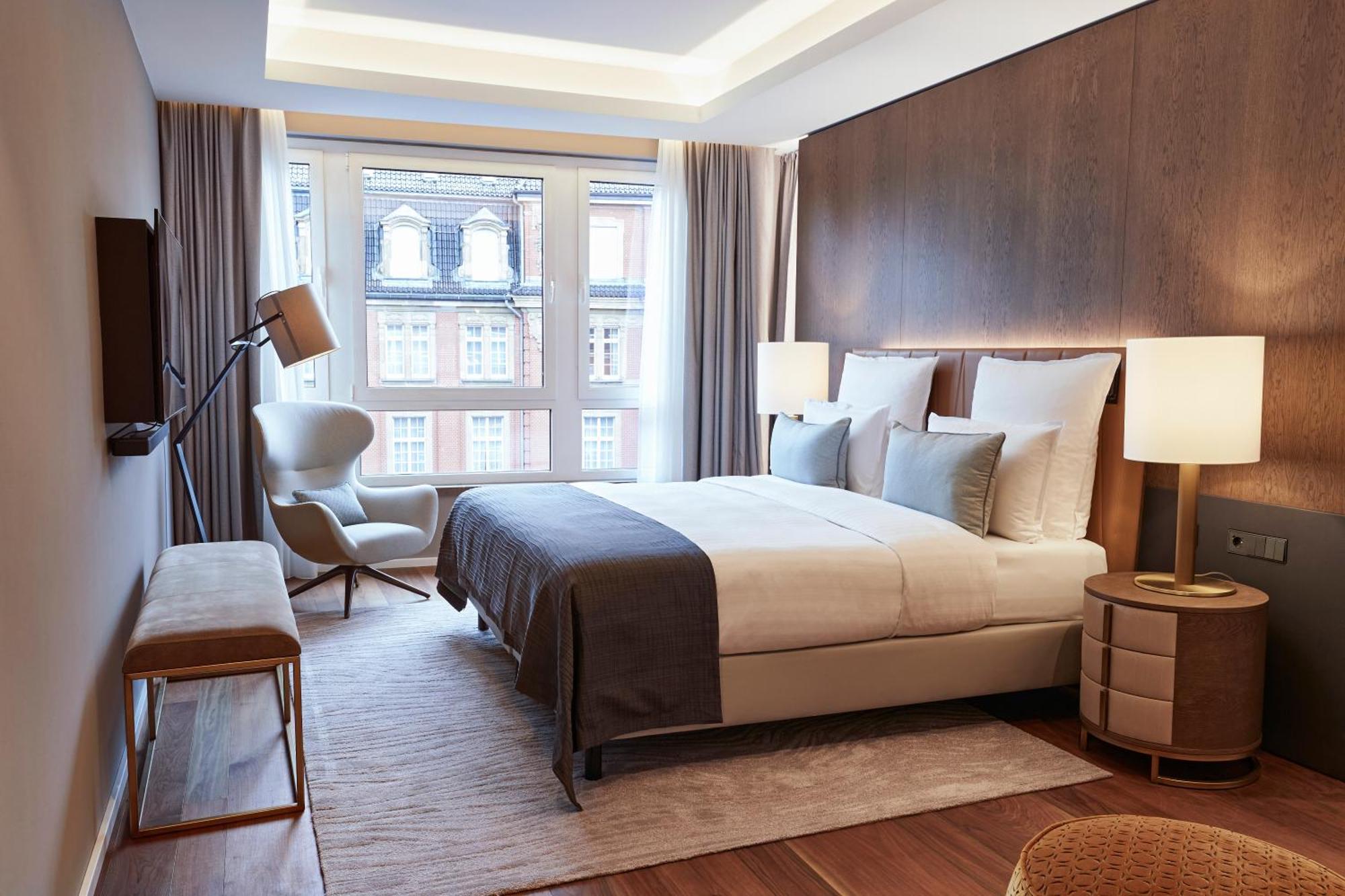 Steigenberger Hotel Hamburg Exterior photo A bedroom at The London West End