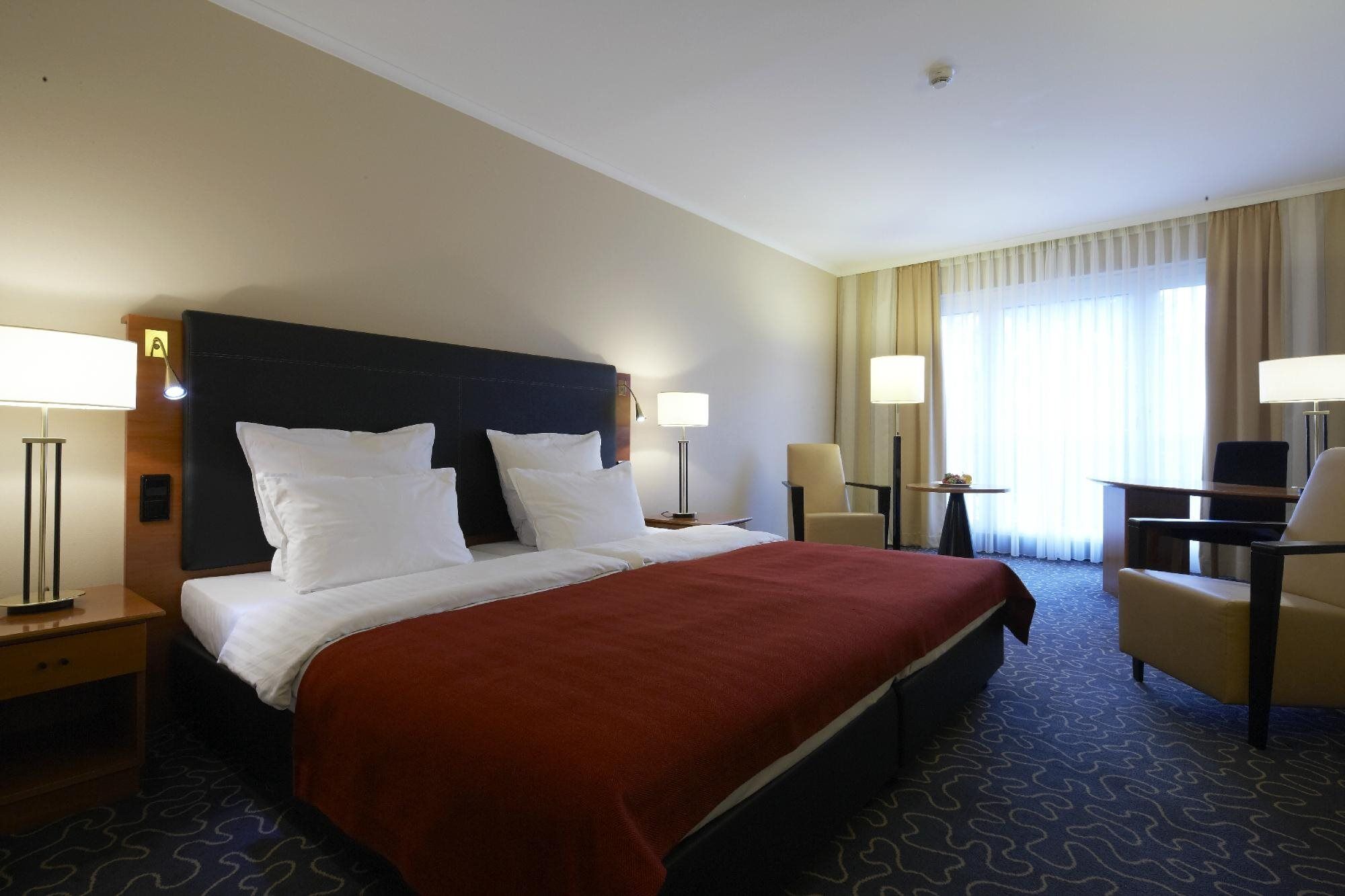Steigenberger Hotel Hamburg Exterior photo A room at the hotel